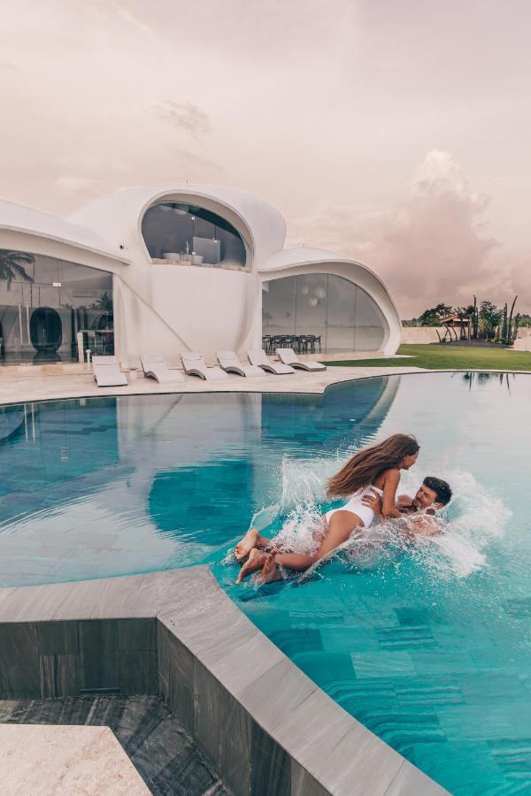 The Cloud Beachfront Villa Tabanan Экстерьер фото